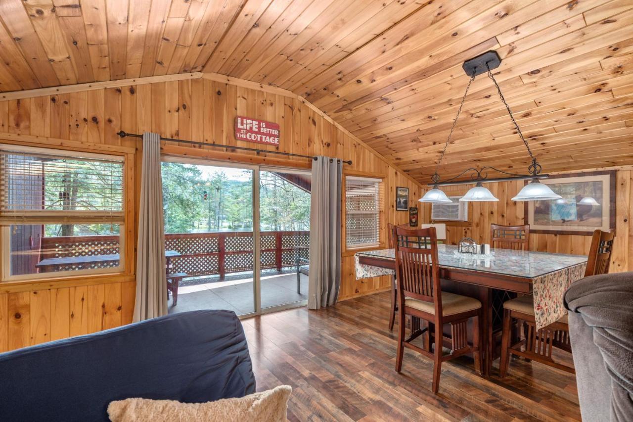 Hide-A-Way Waterfront Cottages Lake Luzerne Extérieur photo