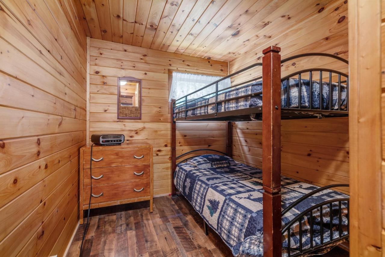Hide-A-Way Waterfront Cottages Lake Luzerne Extérieur photo