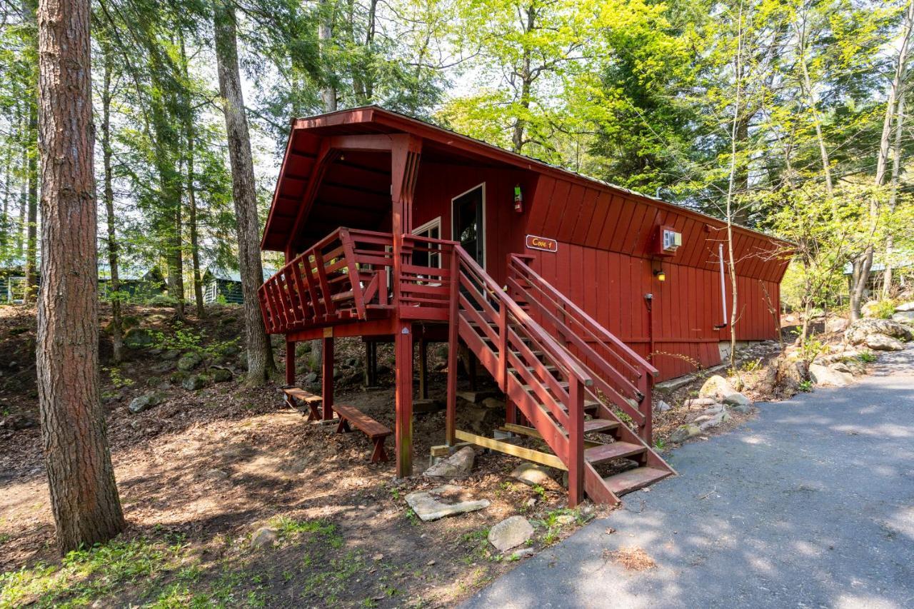 Hide-A-Way Waterfront Cottages Lake Luzerne Extérieur photo