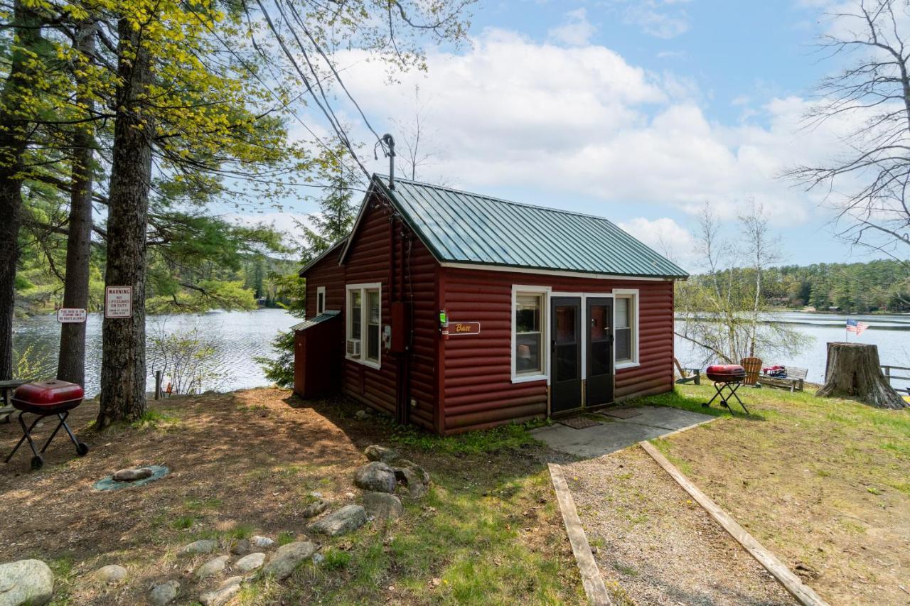 Hide-A-Way Waterfront Cottages Lake Luzerne Extérieur photo
