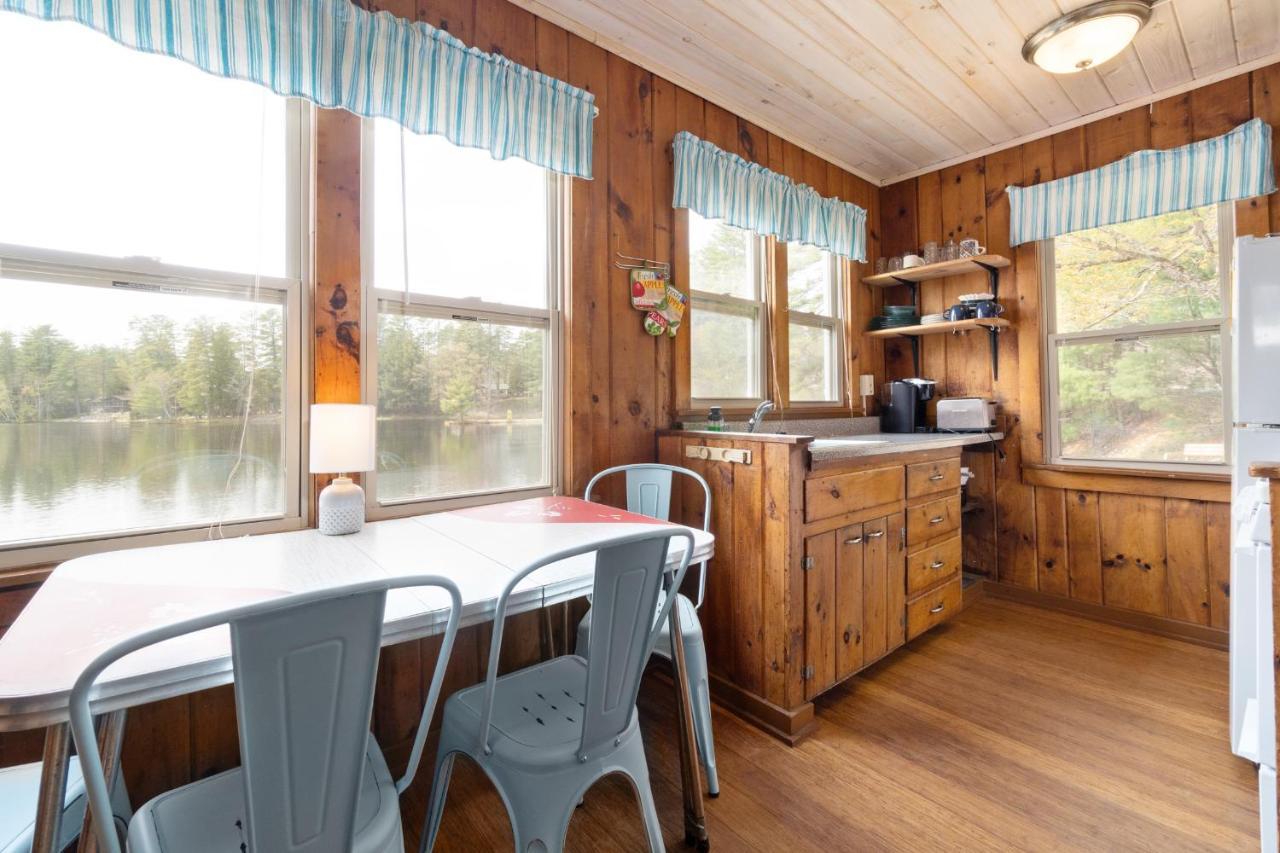 Hide-A-Way Waterfront Cottages Lake Luzerne Extérieur photo