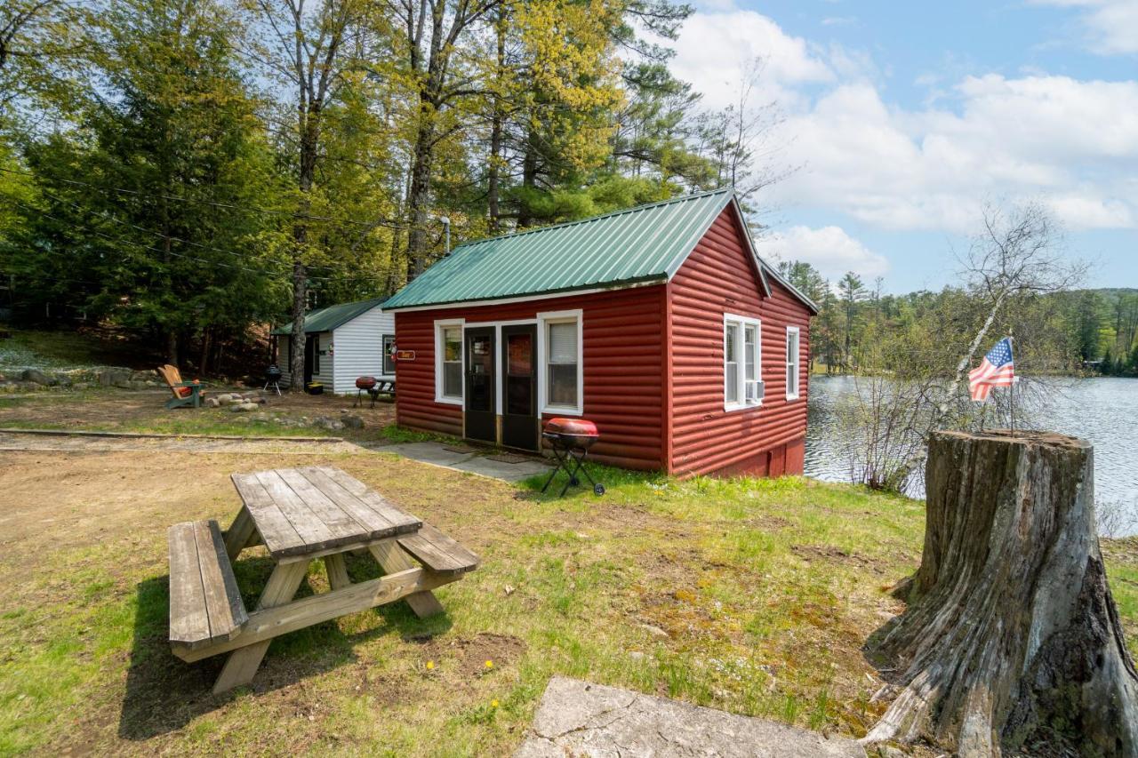 Hide-A-Way Waterfront Cottages Lake Luzerne Extérieur photo