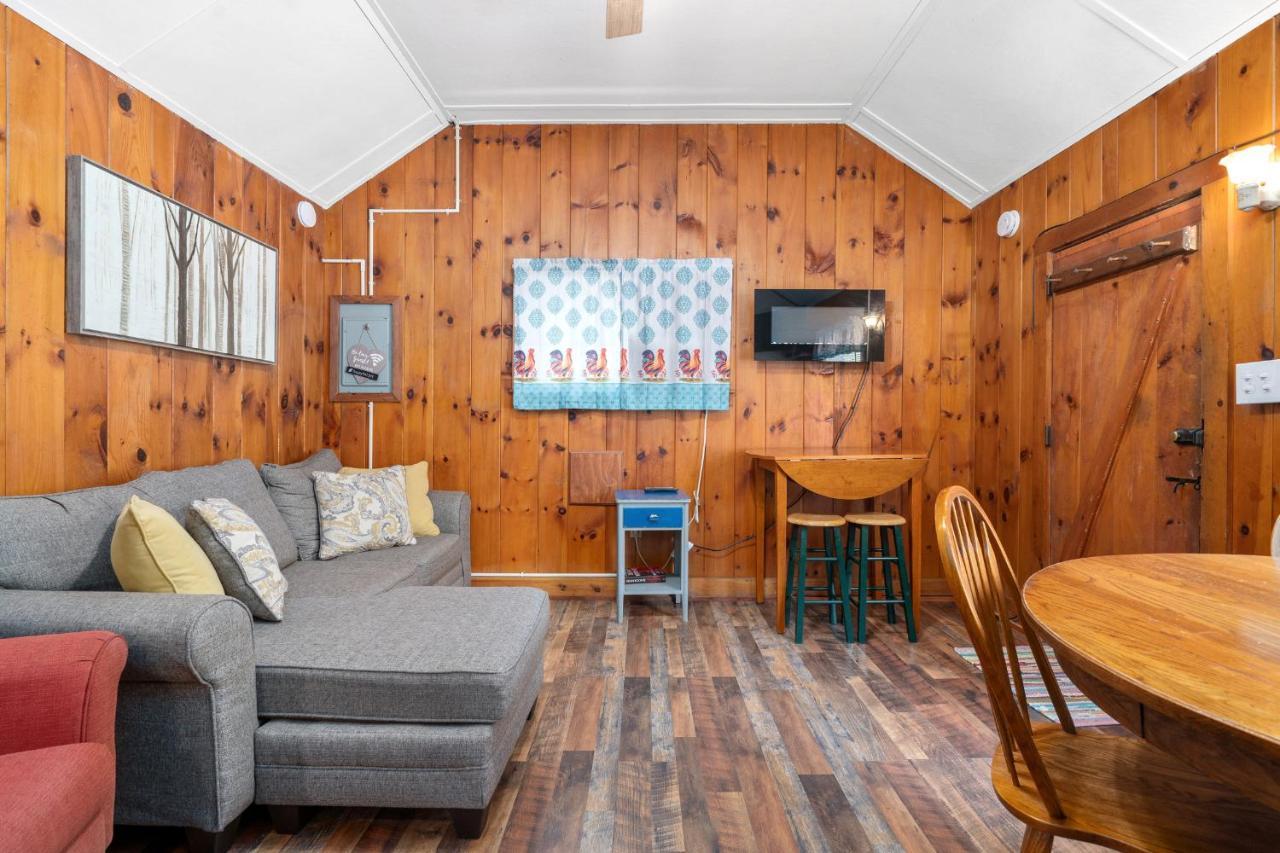Hide-A-Way Waterfront Cottages Lake Luzerne Extérieur photo