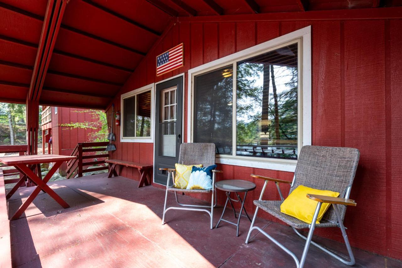 Hide-A-Way Waterfront Cottages Lake Luzerne Extérieur photo