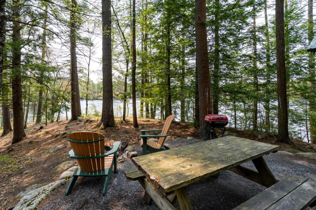 Hide-A-Way Waterfront Cottages Lake Luzerne Extérieur photo