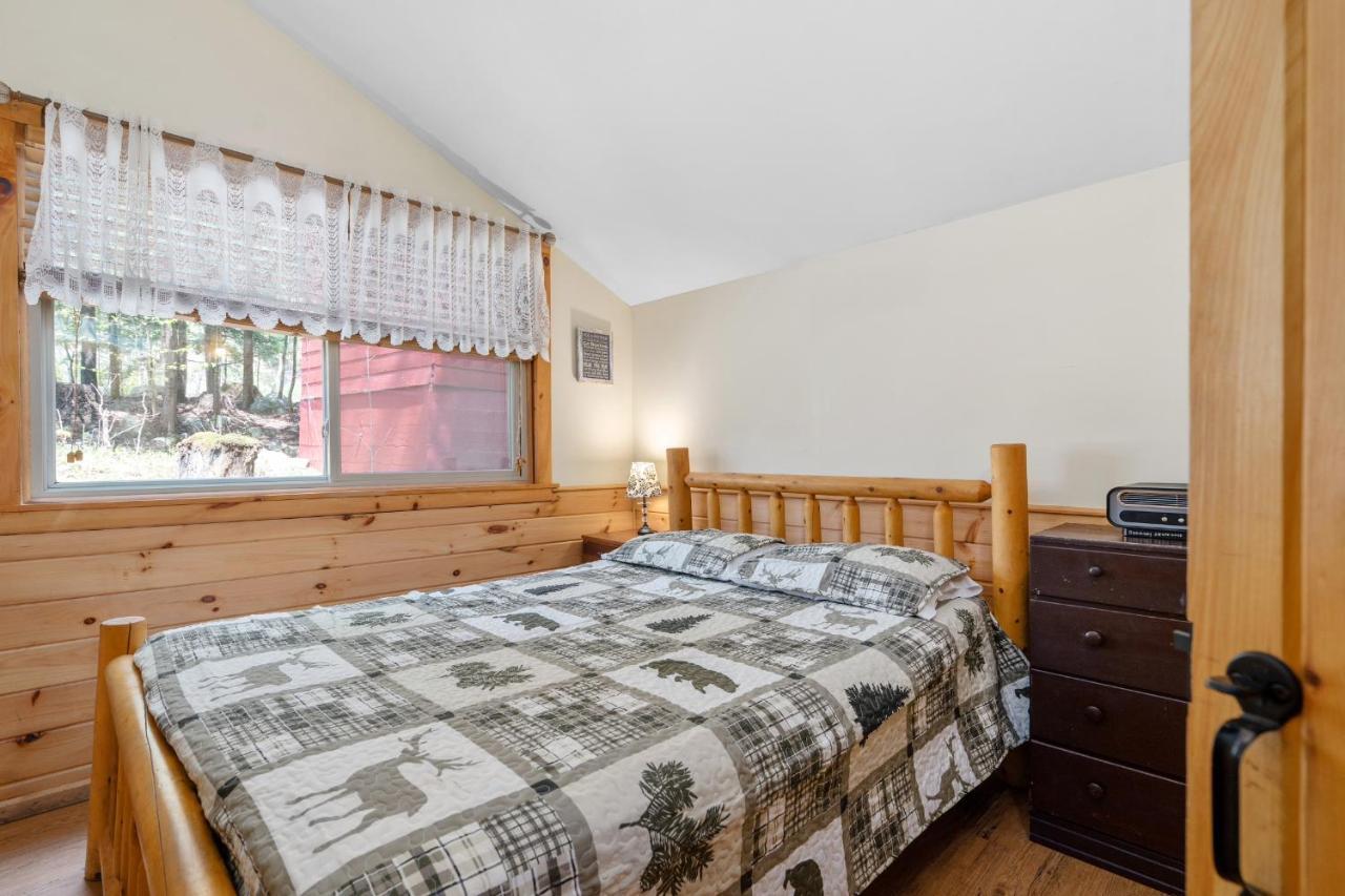 Hide-A-Way Waterfront Cottages Lake Luzerne Extérieur photo
