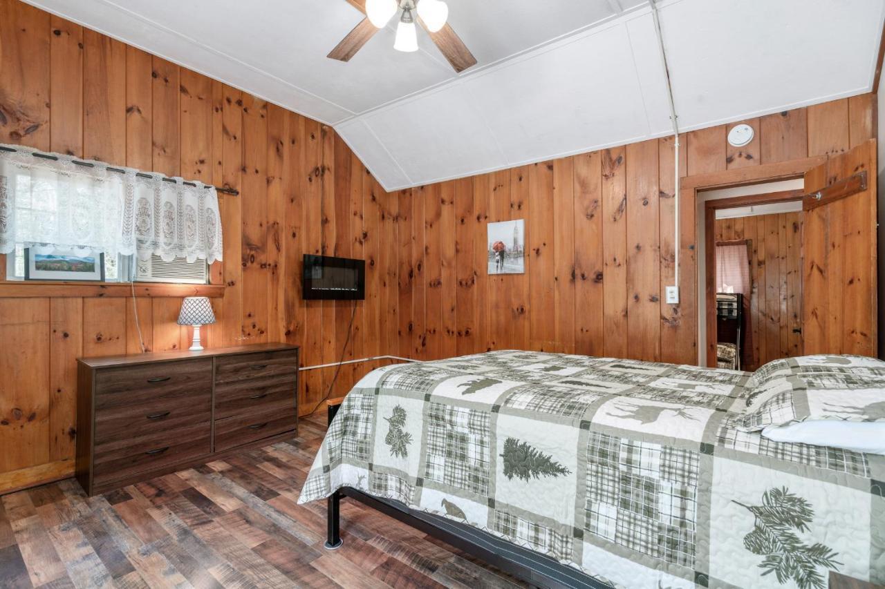 Hide-A-Way Waterfront Cottages Lake Luzerne Extérieur photo